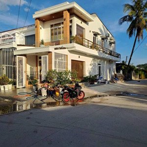bán nhà 2 mặt tiền tặng hết 36 món nội thất