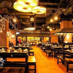 cho thuê biệt thự đẹp lung linh phố hàng bún, 500m2, 5t, có sân vườn, mt 13m, nhà có thang máy