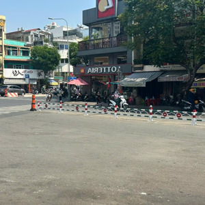 bán gấp nhà mặt tiền 3pn, đường lê quốc hưng, phường 12, quận 4