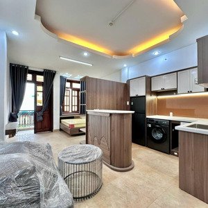 ch ban công - mới khai trương 100% - mặt tiền - chợ tân định - công viên lê văn tám