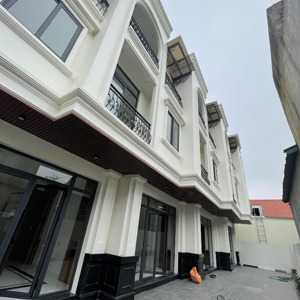 bán nhà 3t dt 52m2 ôtô đỗ gần,5 phút ubnd đông la giá 3,7 tỷ- 0906045496