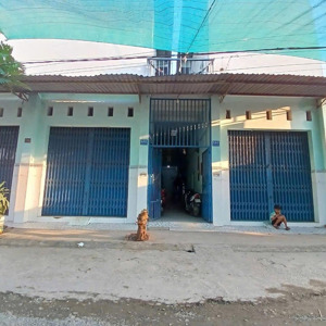 cần bán dẫy trọ đức hòa ha,diện tích tổng 300m giá 6ty4