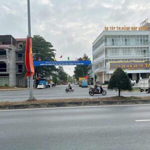 Nền đẹp ngang trường tiểu học Trần Hoàng Na - KDC Văn Hóa Tây Đô