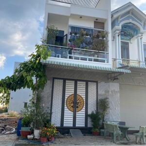 Bán nhà 1 lầu khu tái định cư trung tâm thành phố Tân Uyên