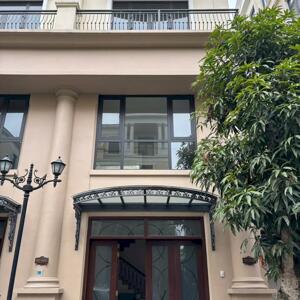 Cần cho thuê căn biệt thự view công viên giá rẻ hướng Đông nam Vinhomes Ocean Park 2