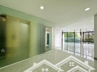 tòa nhà văn phòng - cho thuê tầng 2 - 7x12m sàn, có thang máy, hầm xe chỉ 11 tr/th - kđt vạn phúc
