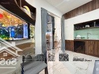 căn hộ ban công rộng, đón nắng gần công viên lê văn tám, võ thị sáu quận 1