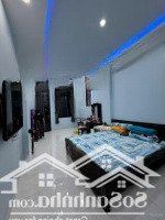 cho thuê nhà 4 phòng ngủ mặt tiền đường số xe hơi quận 4