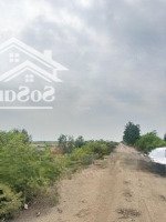cần tiền nên cần bán gấp lô đất 8800m2 gần 200m mặt tiền đường
