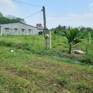 Xã lỗ 300tr. Khu vườn 1700m2 có 25m mặt tiền. 950tr