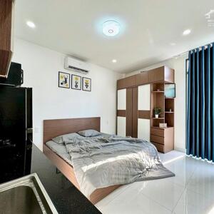 Trống lại căn hộ ban công full nội thất ở gần Phùng Văn Cung quận Phú Nhuận