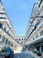 nhà phố compound sổ hồng cầm tay