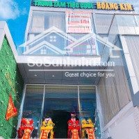 cho thuê toà nhà dt 10x22 (5 tầng).trục đường chính có kcn, siêu thị, chợ, trường học, ngân hàng