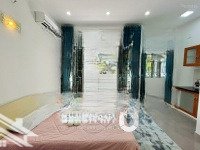siêu phẩm studio ban công lớn,full nội thất, bãi xe rộng gần chợ bàn cờ