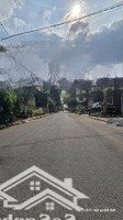 măt tiền kinh doanh, ngay trường học cấp 1,2. nền 2 mặt tiền trước sau, xây dựng tự do