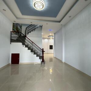 Bán Nhà Tân Hiệp, sát Chợ Hóc Môn,133m2, 2 Tầng,ngang khủng 7,4m đường 6 m thông tứ tung