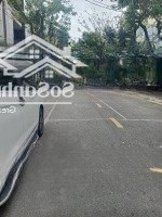 bán nhà 3 tầng 100m2 nội thất gỗ chỉ nhỉnh 5 tỷ, ngay khu dân trí cao đô thị hòa xuân