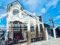 cần bán 2 căn nhà, mới đẹp tại mê linh, p9 tp đà lạt, dt: 258,2m2 giá 17tỷ5. lh 0911671616