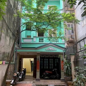 Cho thuê nhà KD, VP, ở ngõ Chùa Láng, 4 tầng, 100m2, 3 ngủ, 3 vệ sinh 12 Triệu vào ngay