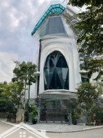cho thuê tòa nhà văn phòng tại khuất duy tiến. dt: 165m2 * 6 tầng. lô góc. thông sàn. thang máy