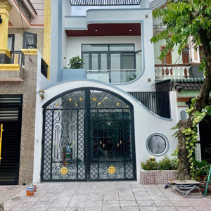 nhà mới dt 95m2 gần ngã tư miếu ông cù
