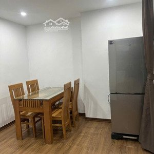 cho thuê căn hộ tập thể tầng 1 + 2. nhà 2 tầng, ô tô đỗ cửa, gia đình ở, ngõ 120 hoàng quốc việt