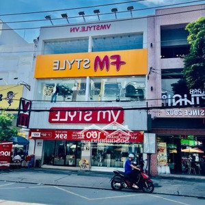 bán gấp mặt tiền đường ngay phan đăng lưu - diện tích: 10x40m - xd: 1 hầm 7 tầng - giá: 5 tỷ
