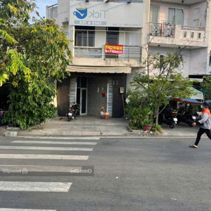 cho thuê nhà 1 trệt 1 lầu sân thượng 40m2, 2pn giá tốt- mặt tiền đ.lò gốm, p.7, q.6, hcm