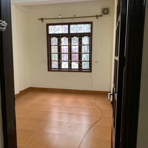 cho thuê nhà ngõ 76 nguyễn chí thanh dt 40m2 x 4 tầng, 4 ngủ, 3wc, ô tô sát nhà, 16tr/th
