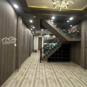 nhà đẹp 127// âu cơ q11 2pn 2wc 42m2