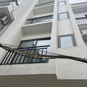 nhà phú diễn xây mới tinh 6 tầng thang máy . oto đỗ cửa