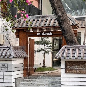 cho thuê biệt thự sân vườn 74 trương quốc dung phường 10 quận phú nhuận dt: 8x28m 1 trệt 1 lầu