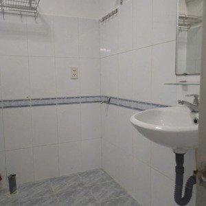 cần bán căn hộ ngô gia tự q 10 dt 55m2,2 phòng ngủ ,1wc giá 2.75 tỷ