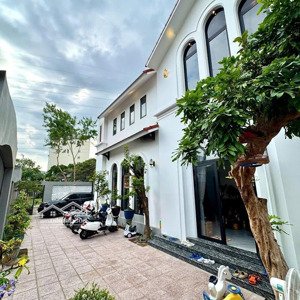 hiếm- biệt thự sân vườn 2mt - lê văn chí thủ đức - full nội thất - 374 m2 - chỉ 16.8 tỷ(tl)