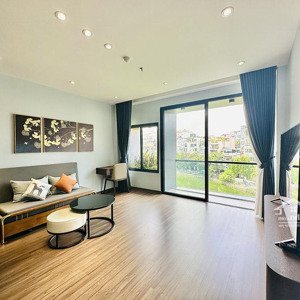 cần cho thuê căn hộ 1 phòng ngủ, view hồ yên tĩnh, nội thất hiện đại tại vũ miên