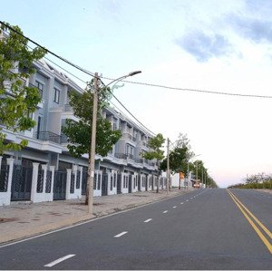 bán nhà mặt phố tại kđt cát tường phú hưng, giá cực chất 3,4 tỷ, 130m2 đối diện khu cn đồng xoài