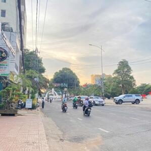  [ 320M2 ] CHO THUÊ MẶT BẰNG NGAY NGÃ SÁU – MBT 23TR/THANG