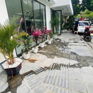 cho thuê nhà lô góc mặt phố khu phân lô đầm trấu _ quận hai bà trưng.