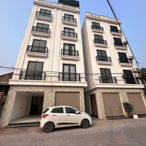 em có căn nhà ngõ 4 ô tô tranh nhau ,kinh doanh 4,5 tầng gồm 4 ngủ sân phơi