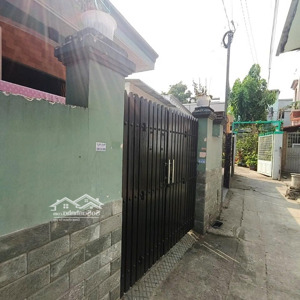 nhà cấp 4, giá 2.5 tỷ. dt: 45m2, ngang 4.2* dài 10,8m. sổ hồng riêng tại hóc môn hcm