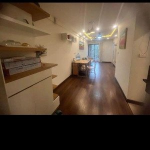 chính chủ cần bán gấp căn 67m view hồ tòa vp6. giá rẻ nhất thị trường