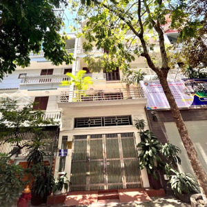 cho thuê gấp nhà kđt văn quán 80m x 5 tầng chỉ 20 triệu 0903409888