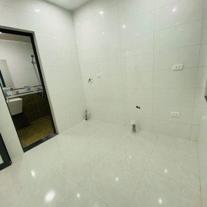 trung tâm phố cổ - nhỏ nhỏ hạt tiêu - hàng hiếm bay nhanh