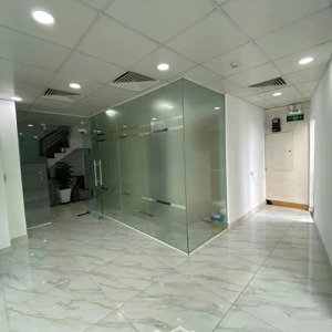 văn phòng sẵn nội thất, mặt tiền hoàng văn thụ, dt 55m2, lầu 3