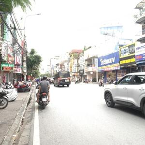Cho thuê nhà MT: 5,5 DT: 171m2 đường Ngô Gia Tự, nhà đoạn đẹp gần về Văn Cao
