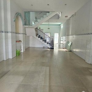 cho thuê nhà kdc trung sơn him lam gần cầu him q7. diện tích: 5x20m. nội thất cb. giá: 25tr/tháng.