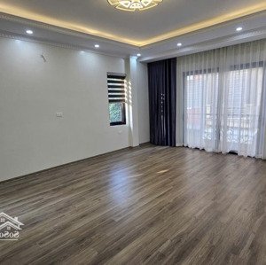 tôi cần cho thuê nhà hoàng cầu - đống đa, dt 50m*4 tầng, có 5 pn, nhà mới đẹp, oto đỗ cửa, giá 24tr