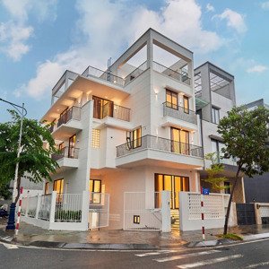 nhà full nội thất cho thuê khu đảo kim cương. dt 15x20m, hầm 4 tầng, 5pn, có thang máy giá 65tr/th