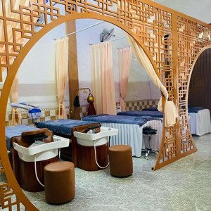 cho thuê nhà mặt phố trần khát chân, dt 150 m2 x 6 tầng, mt 8 m, vỉa hè rộng, có thang máy