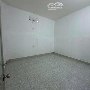 Nhà Cho Thuê Có Máy Lạnh Lộ ô Tô Tới, Thích Hợpcho đại Gia đình